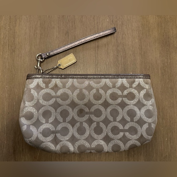 Coach Wristlet 🩶 - Picture 4 of 9